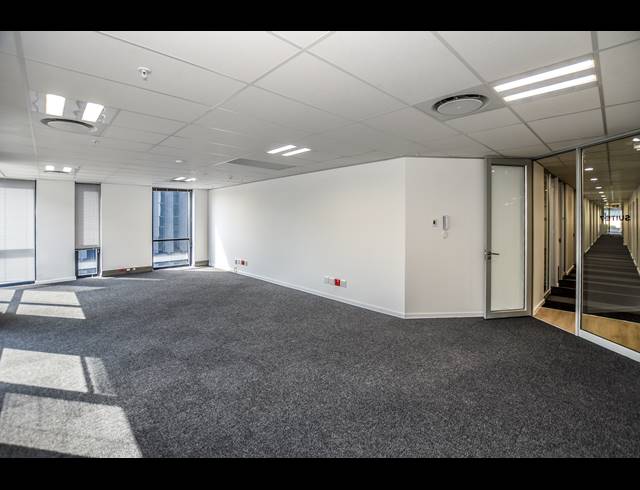 75M² SERVICED OFFICE TO LET IN VORNA VALLEY